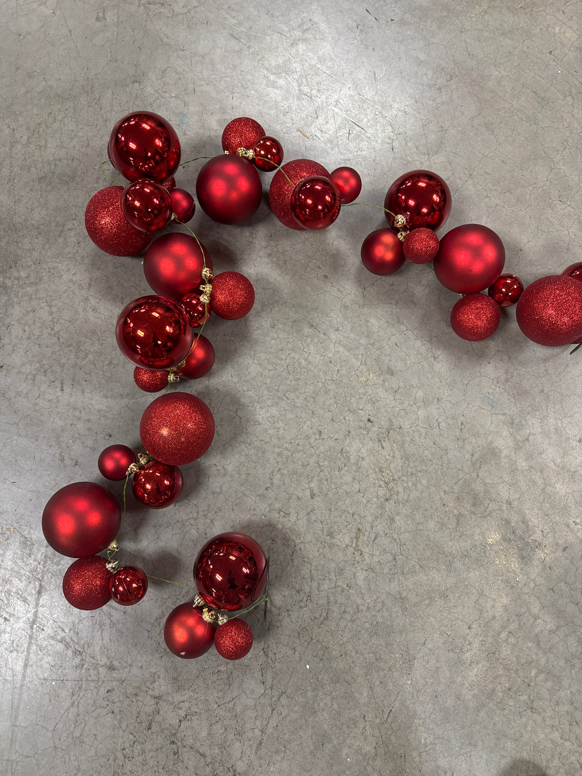 Red mixed ball cluster garland with glossy and matte round ornaments, looping strand