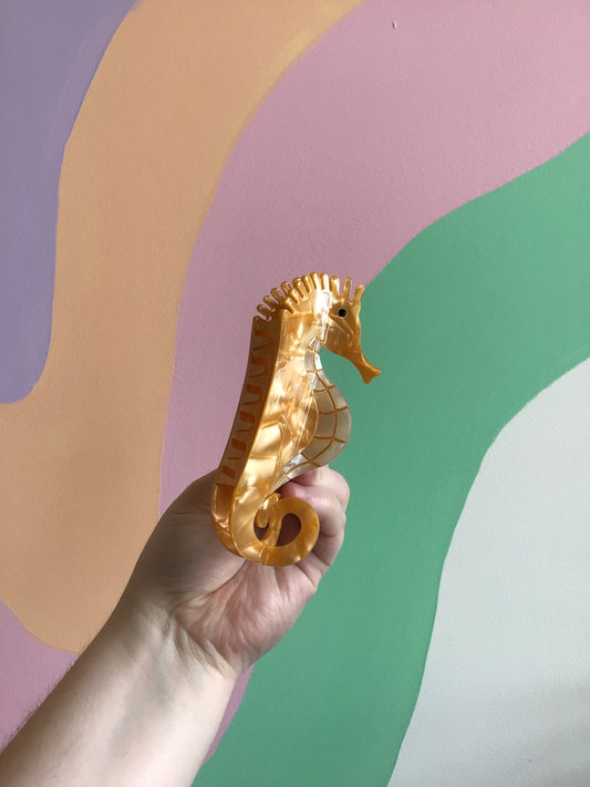 Gold seahorse hair claw with comb teeth and curled tail detail