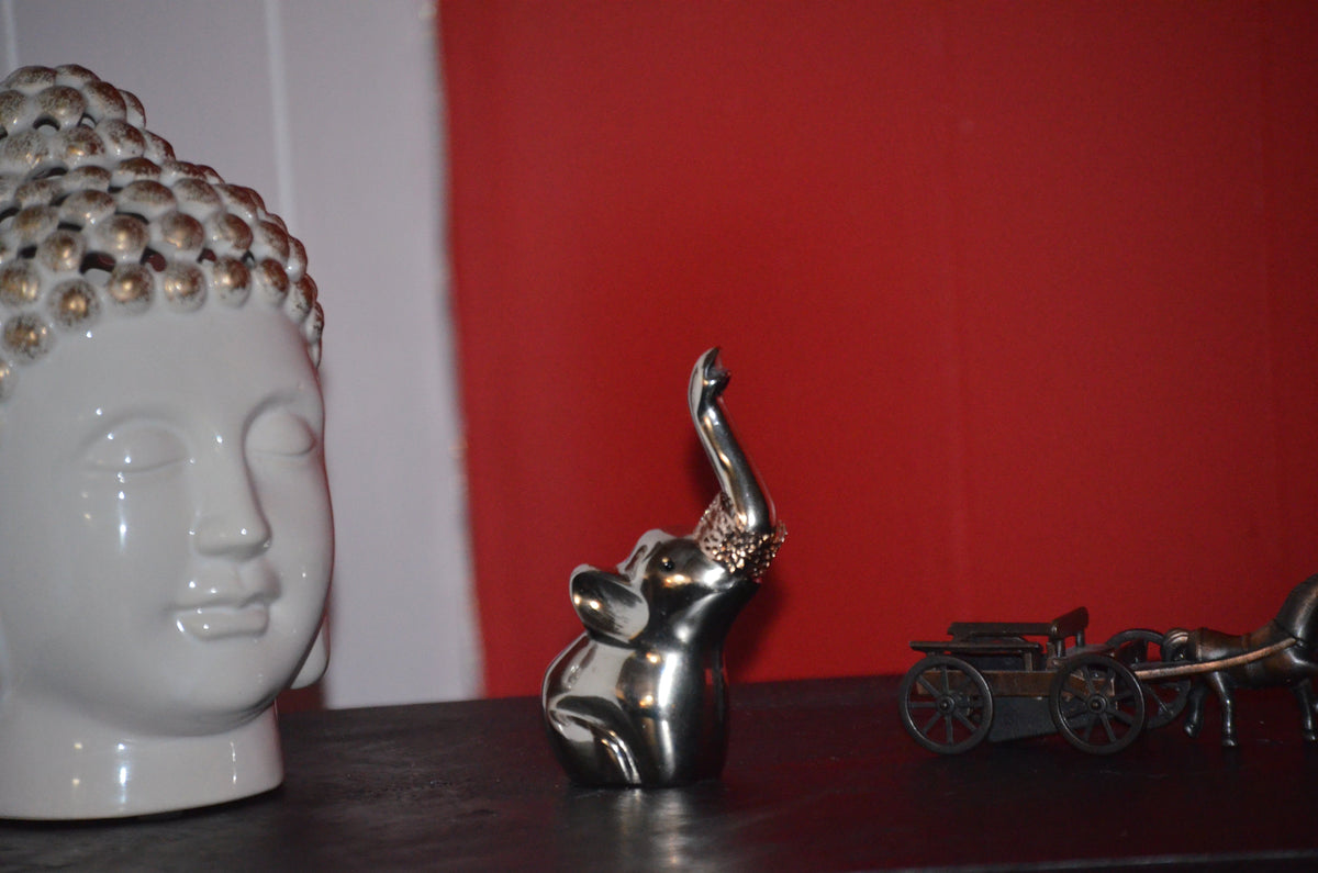 Silver elephant ring holder with red details on the top opening