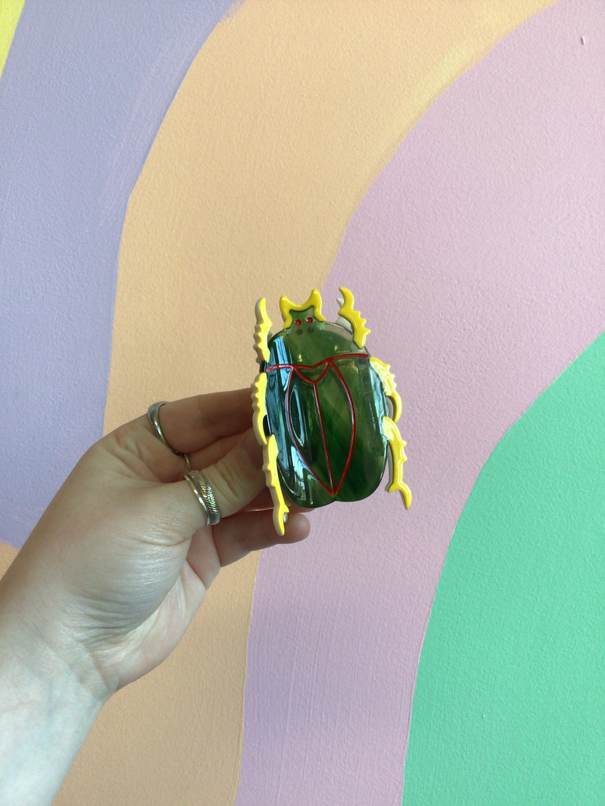 Yellow-green scarab hair claw with red legs and glowing outline