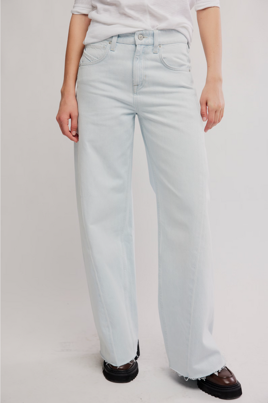 Light blue wide-leg jeans, high rise, belt loops and front pockets