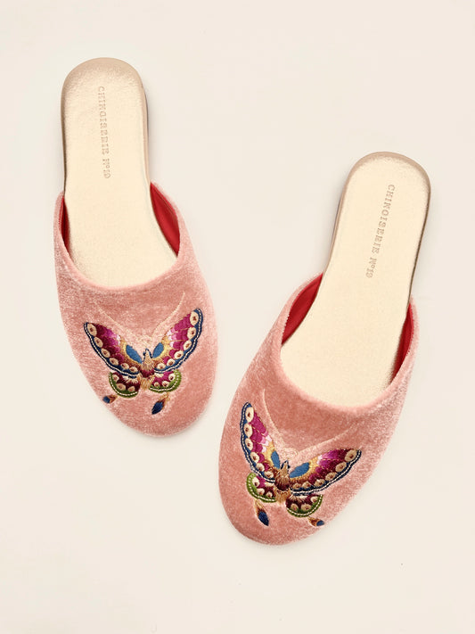 Dusty pink velvet mules with butterfly embroidery, rounded toe and slip-on back