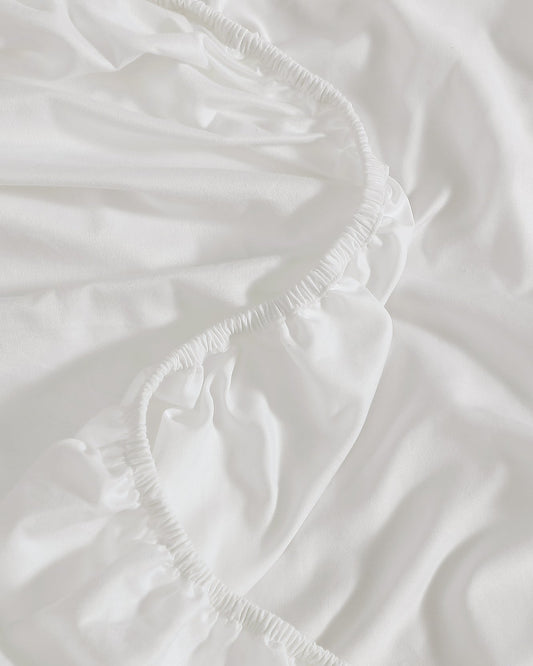 Luce white cotton sateen fitted sheet corner with ruched elastic hem