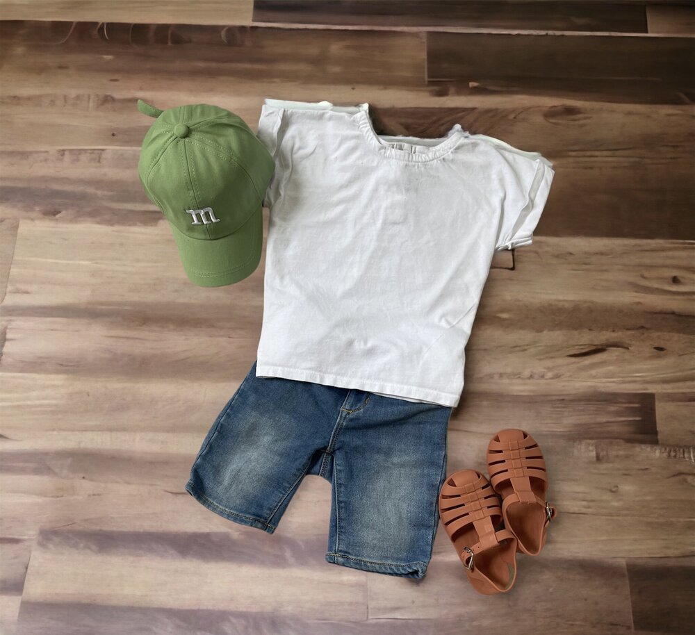 Kids baseball cap in green with embroidered cartoon logo and curved brim