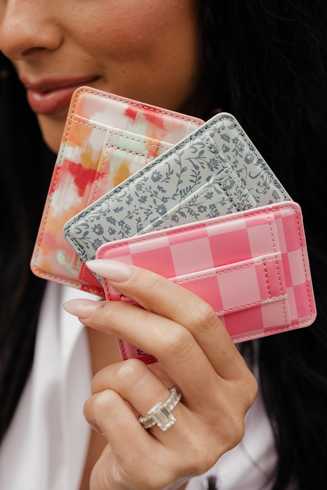 Magnetic wallet with watercolor exterior and card slot with light blue pattern