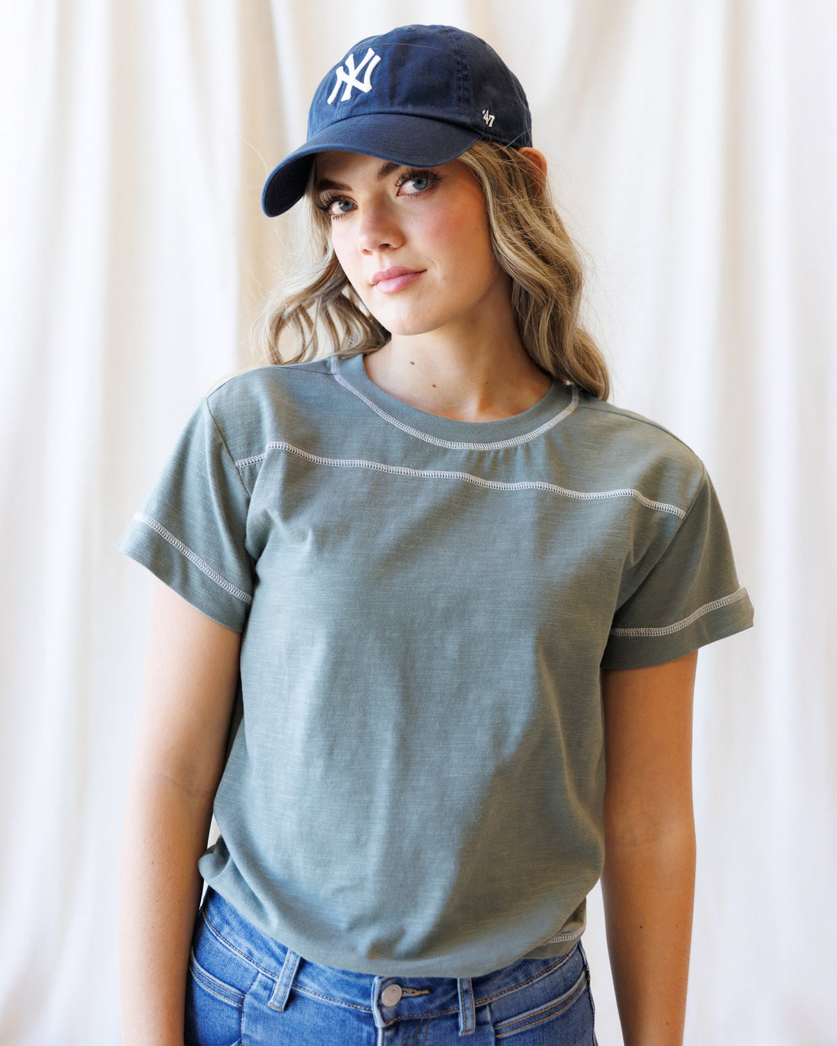 Mulled Basil crewneck T-shirt with contrast-edged neckline and sleeve trim