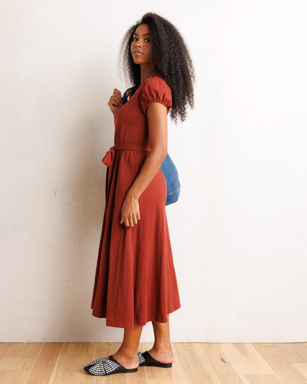 Rust short-sleeve midi dress with gathered skirt and tie waist belt