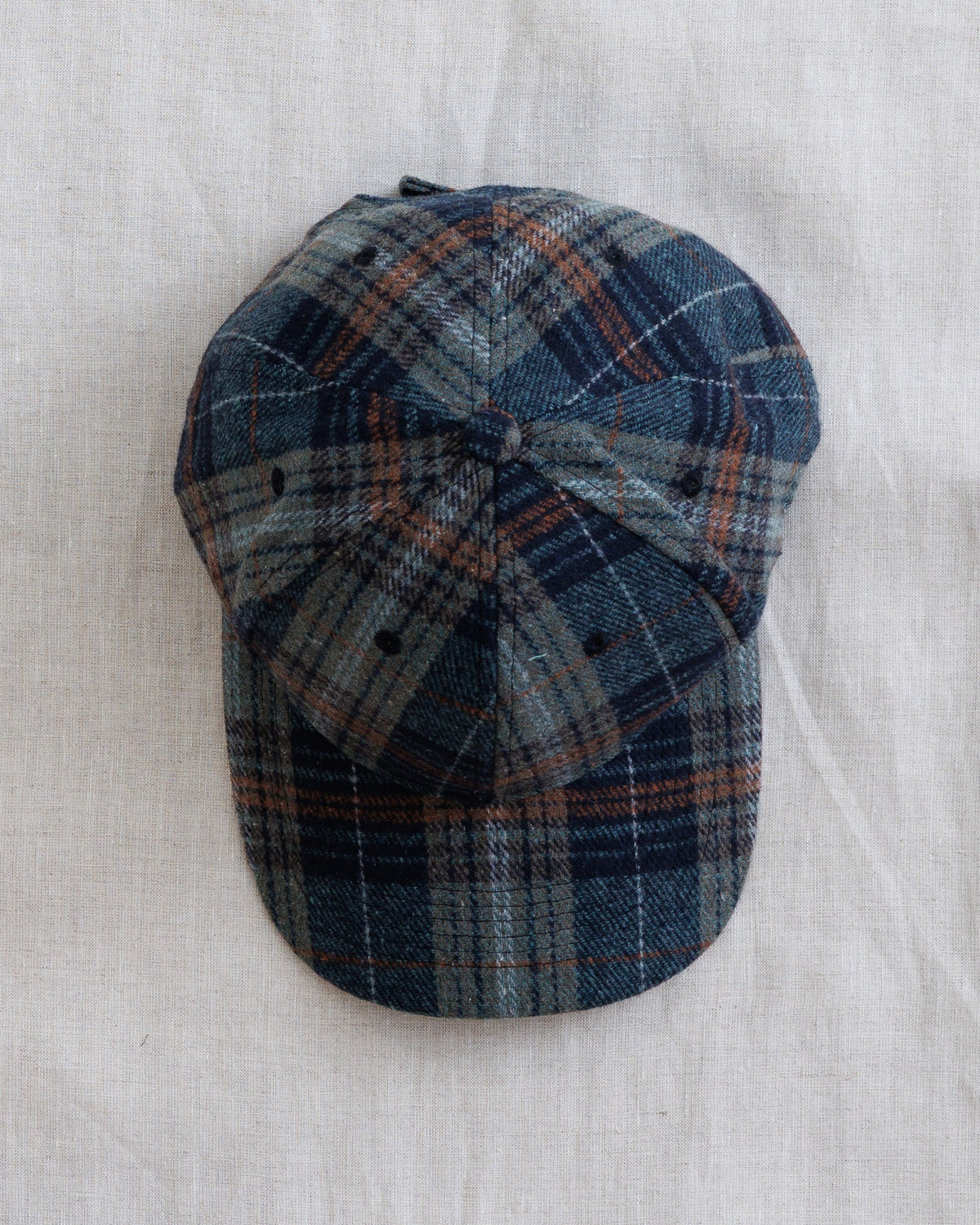 Plaid flat cap with top button and bow folds, dark blue and orange