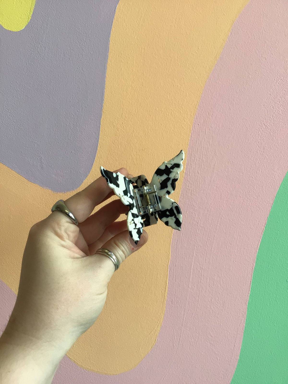 Butterfly hair claw with black-and-white marbled wings and gold-tone center hinge