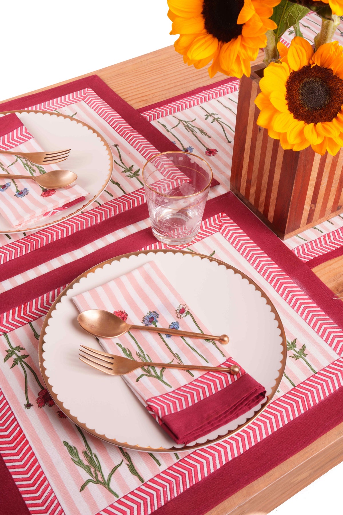 Set of 2 floral placemats with light pink base and red chevron edges for dining