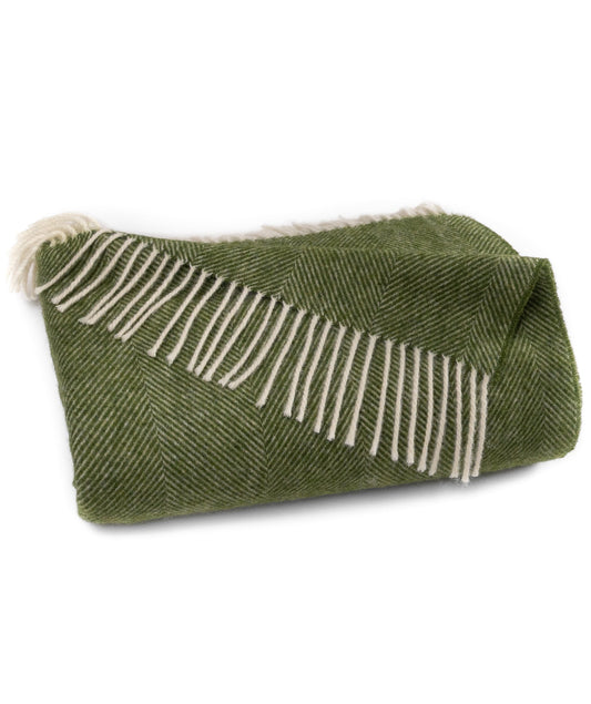 Evergreen herringbone lambswool throw with cream fringed edge