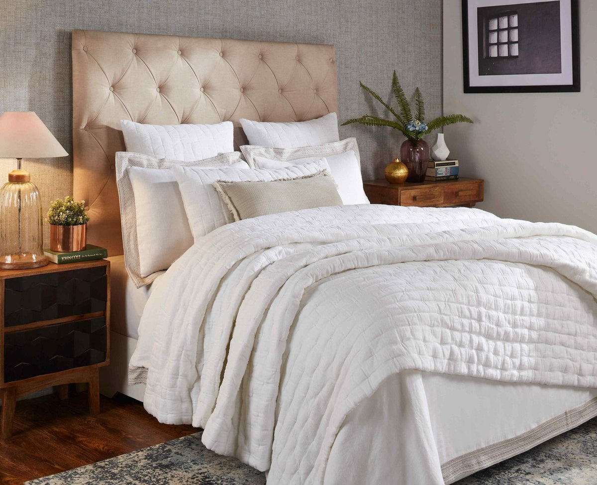 White pinched linen quilt with raised quilted stitching and smooth top layer
