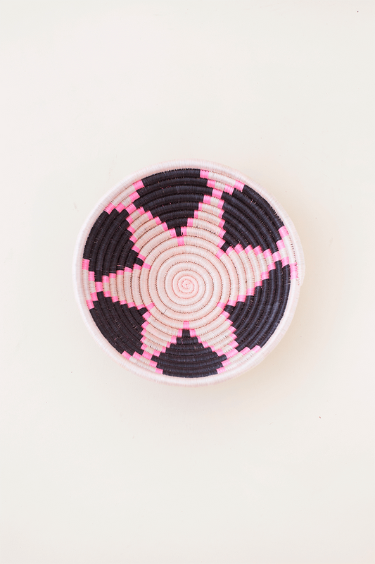 Round woven coaster with pink diamond spiral on dark base, mini size