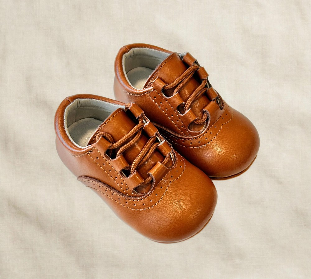 Kids lace-up dress shoes with wide toe box, tan-brown leather