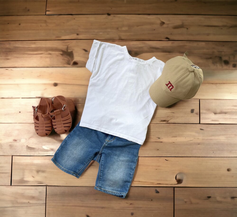 Kids baseball cap in khaki with embroidered cartoon logo on the front