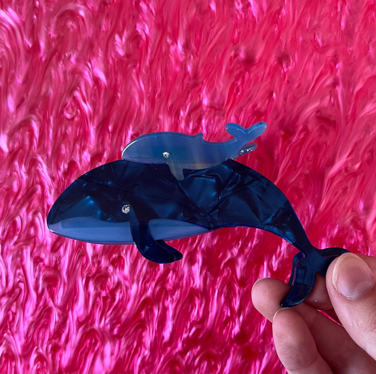 Blue whale hair claw with small rhinestone details