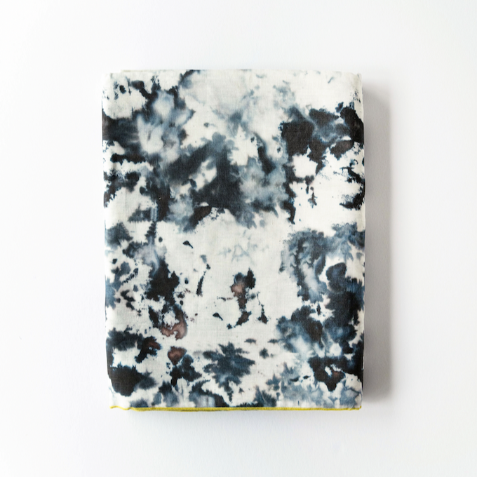 Marble-pattern tablecloth, white with blue-gray marbling and dark mottled patches
