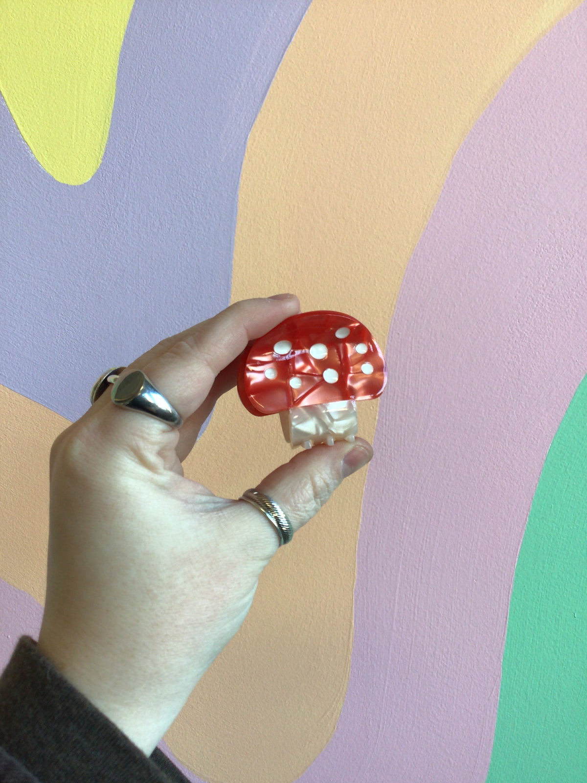 Red tiny mushroom hair claw with rhinestone spots and claw teeth