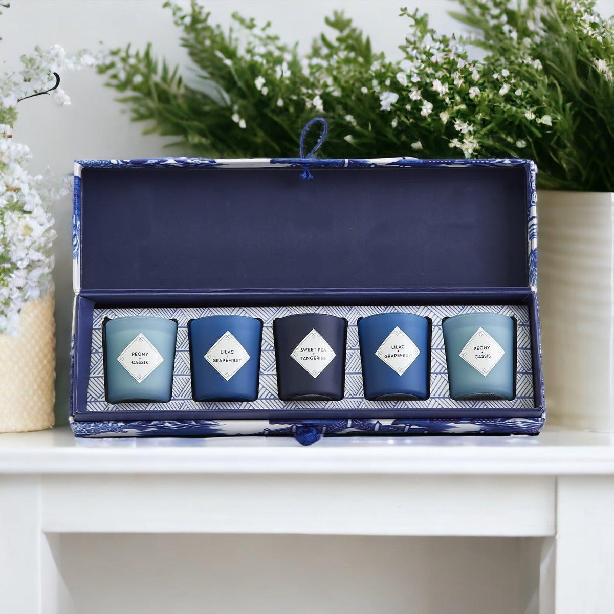 Mediterranean candle gift set gift box with blue patterned tray and five candles