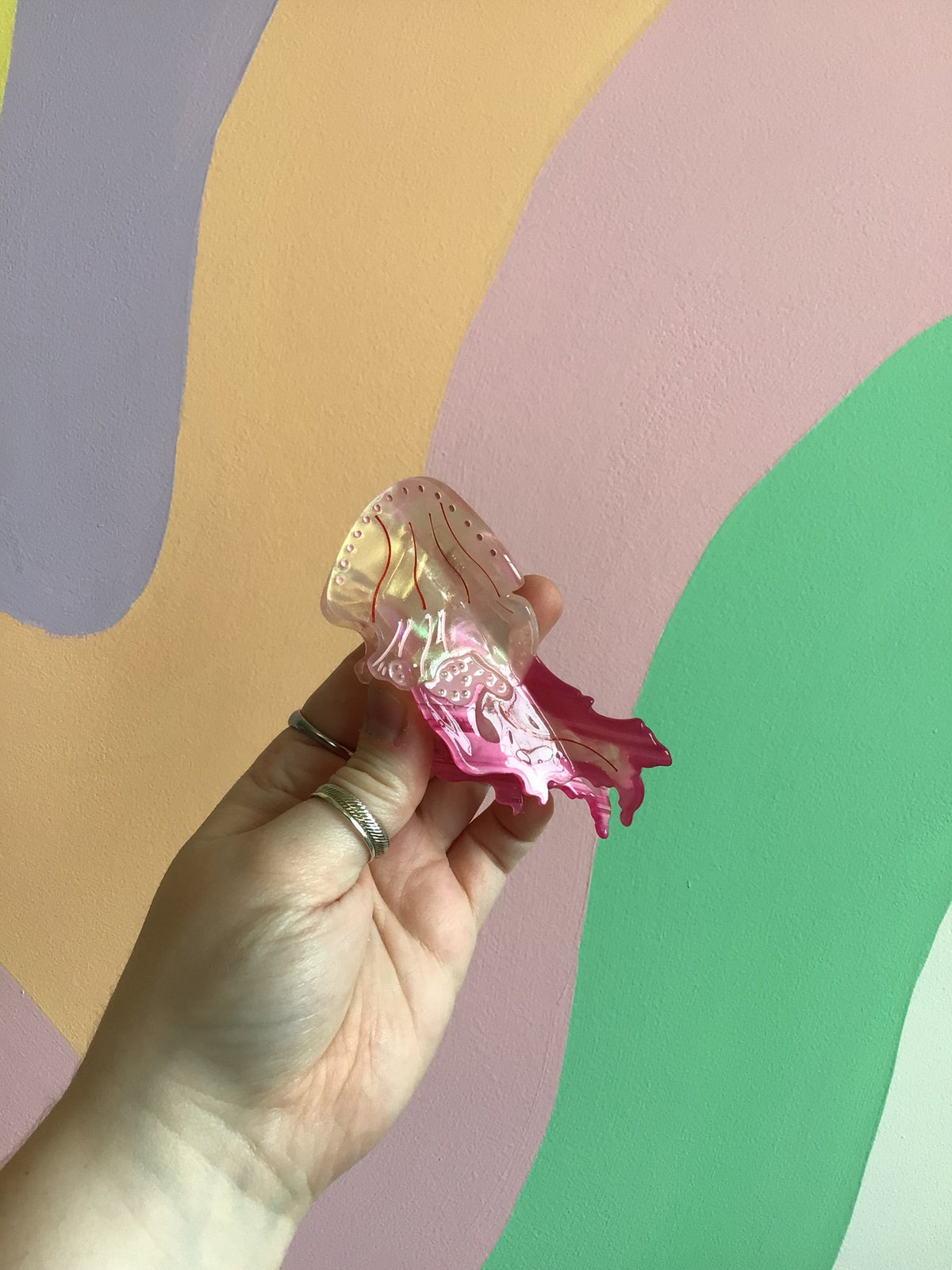 Pink jellyfish hair claw with two prongs, translucent pink glow