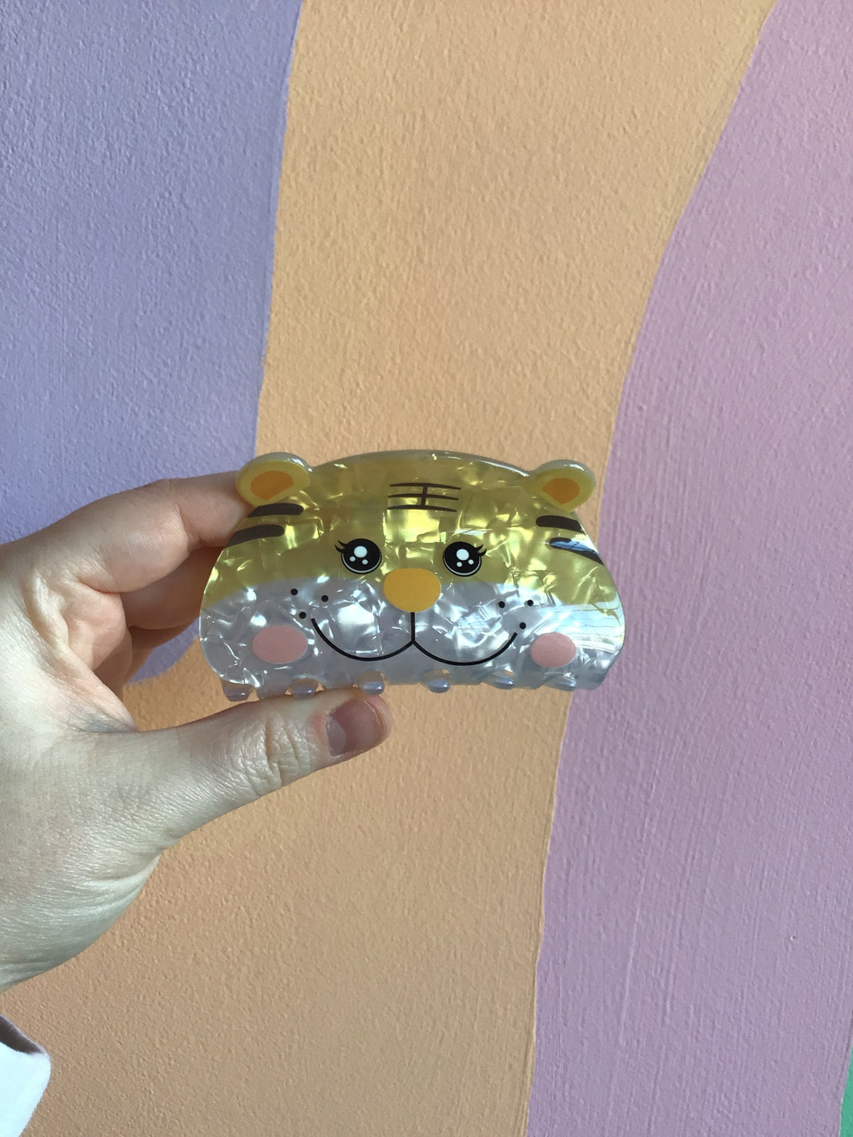 Clear light green cat hair claw with gold highlights, blue eyes, and whiskers