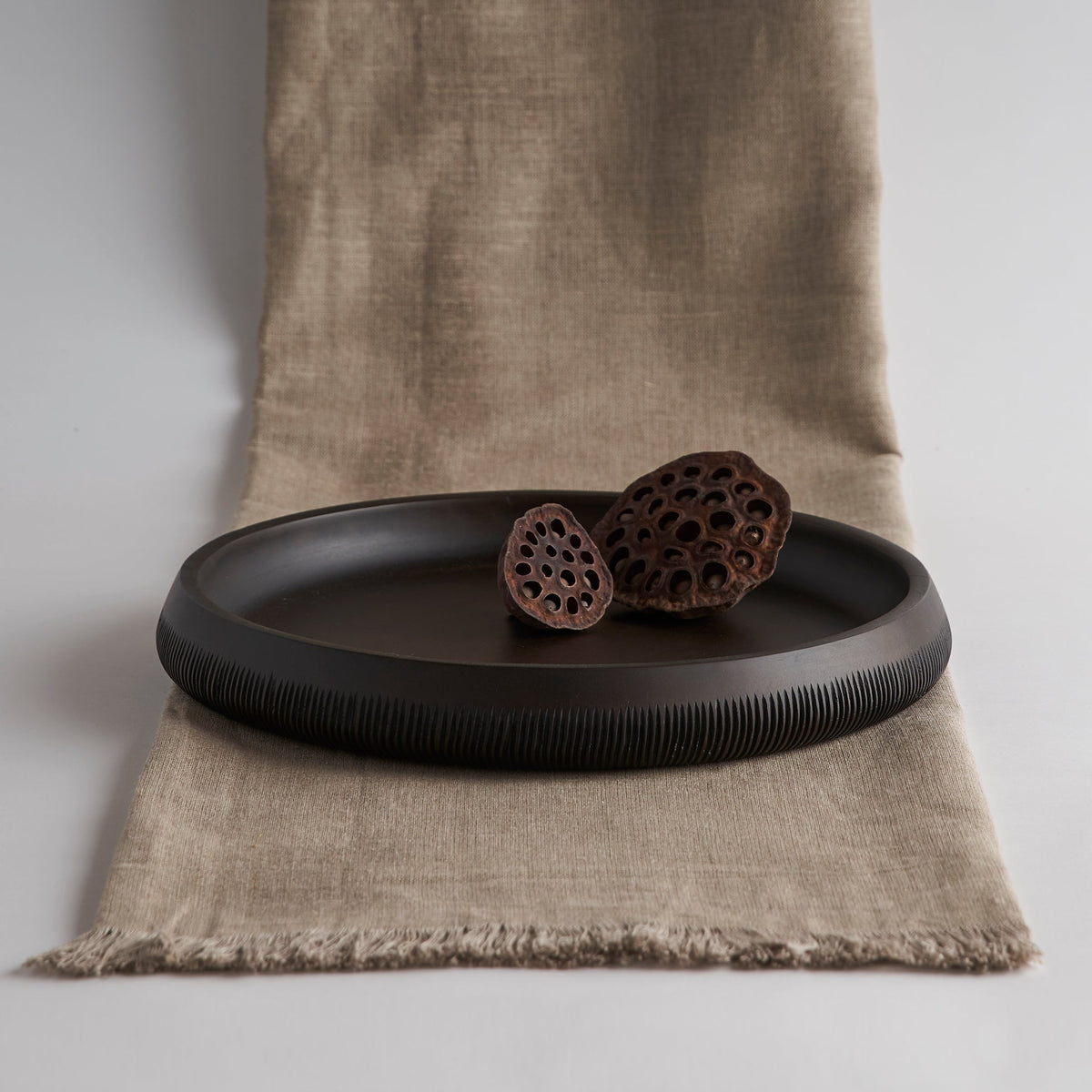 Chiseled Leila Medium Tray