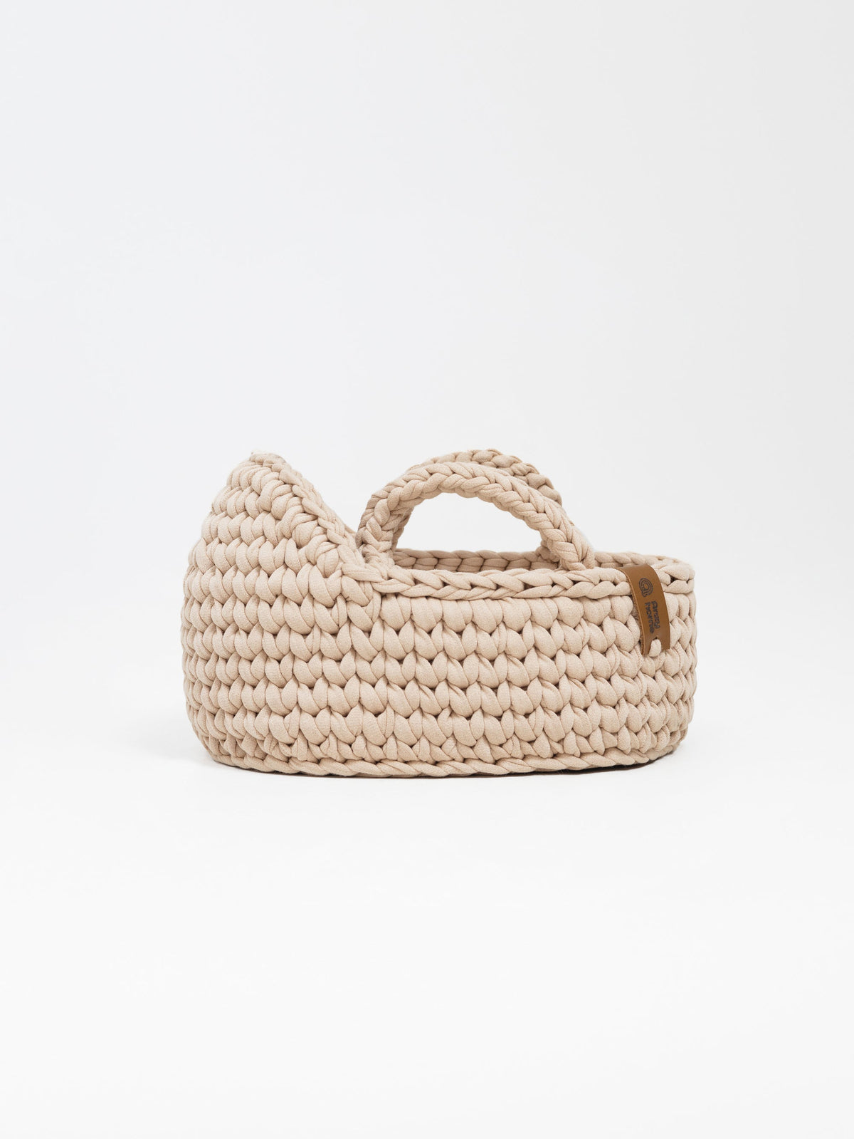 Mini woven doll moses basket with carry handle, beige knit design