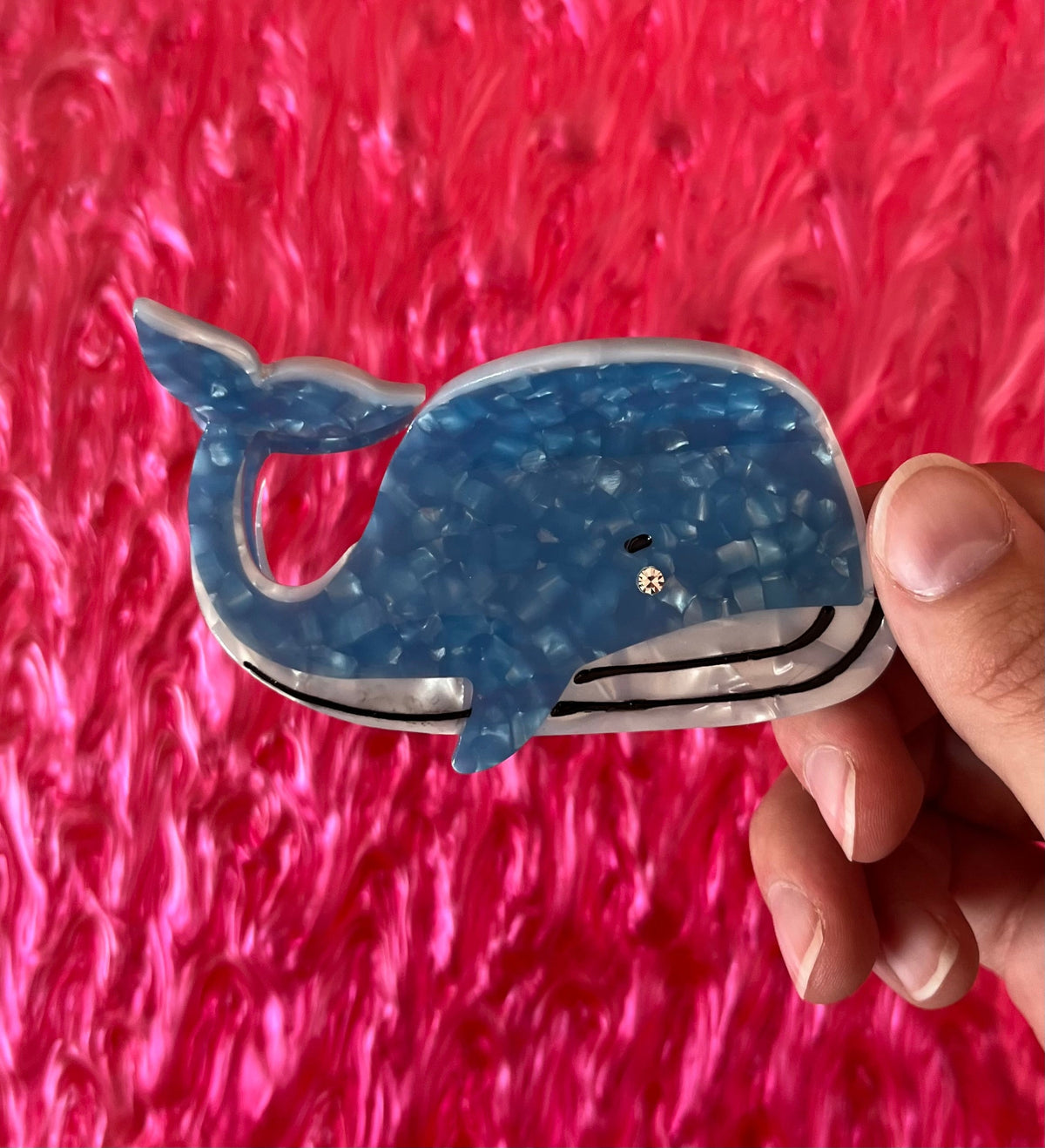 Blue whale hair claw with white face markings and stripes