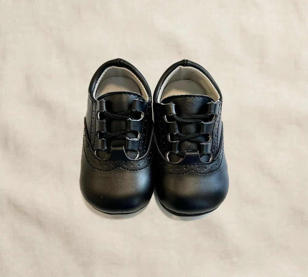 Kids lace-up dress shoes with wide toe box, black leather, lace-up design