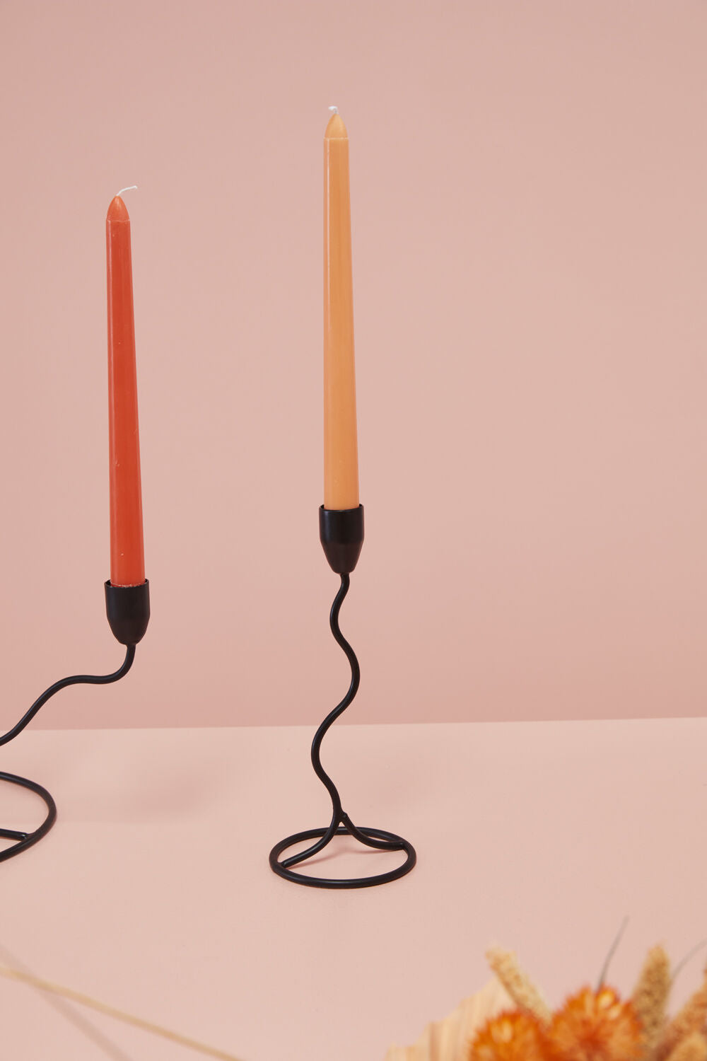 Pivot candleholder with two black stands for red and yellow taper candles