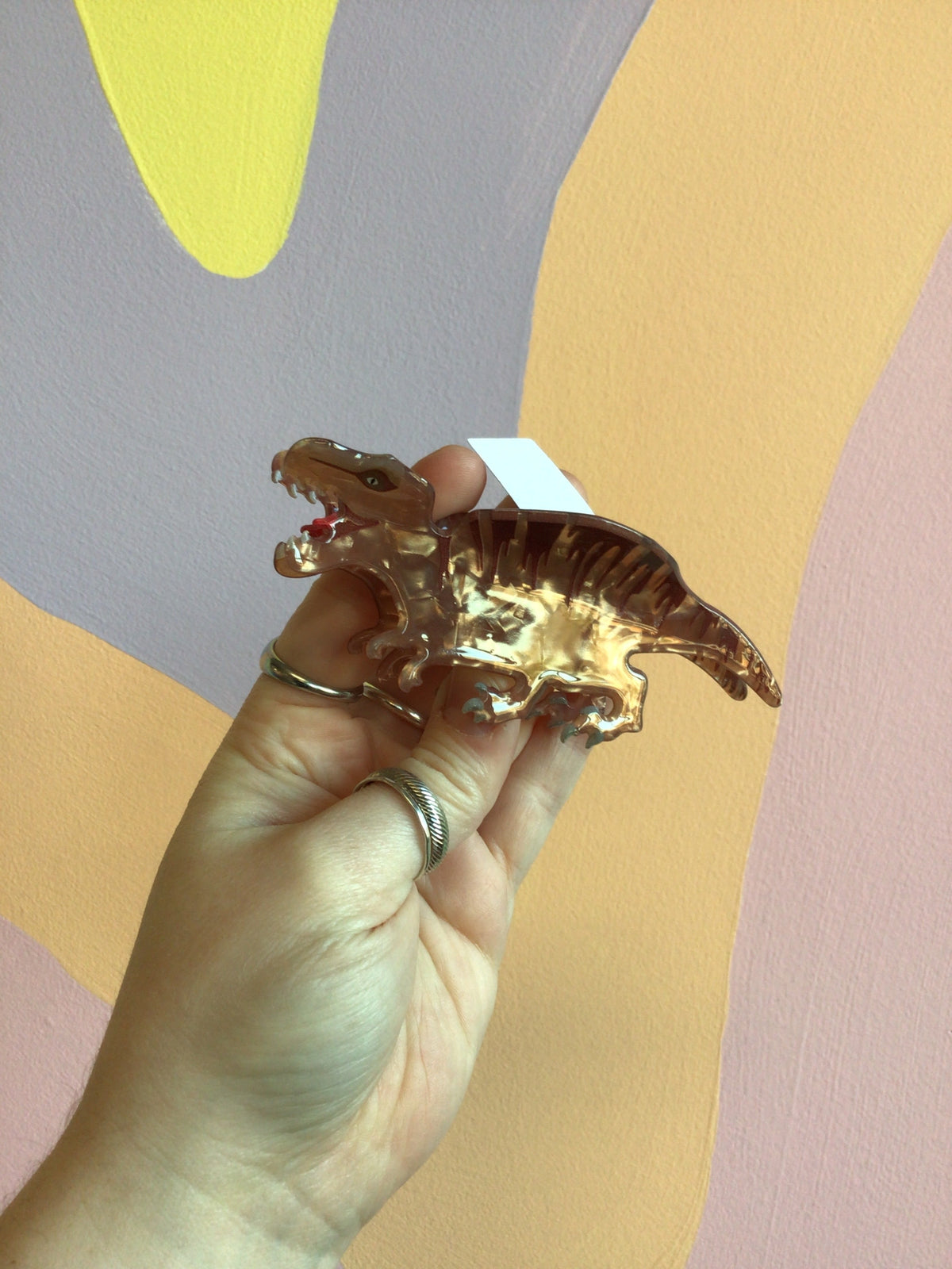 Brown dinosaur hair claw with gold-toned finish and clear acrylic claws