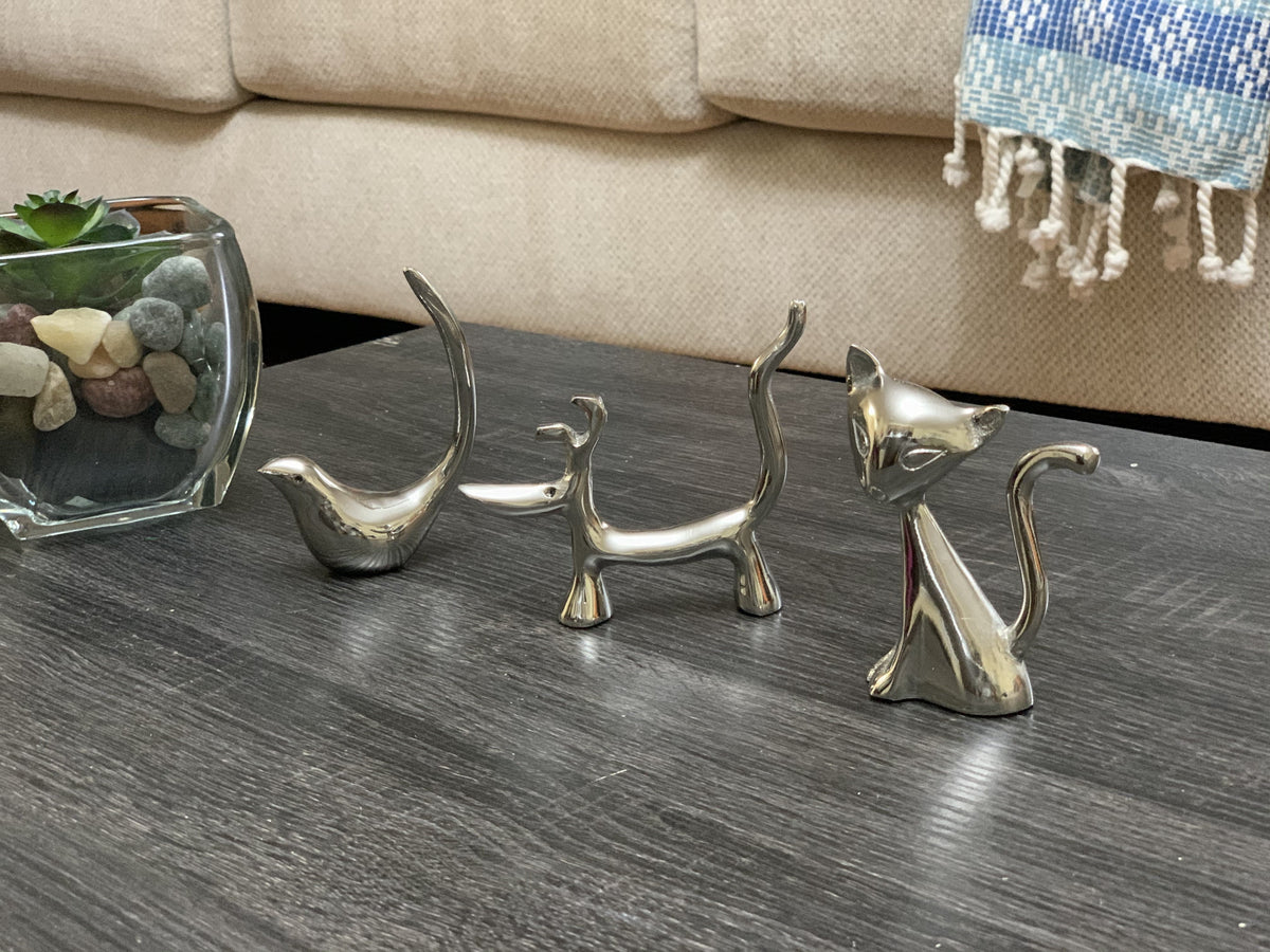 Silver cat and dog ring holder set with curved animal shapes, metallic finish