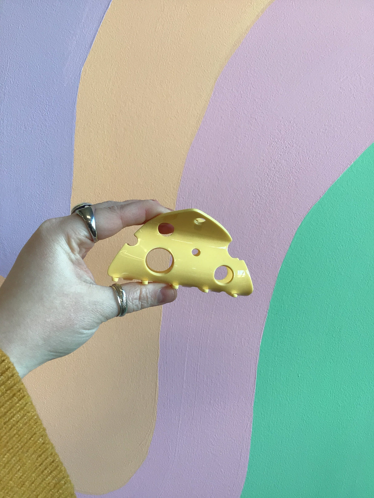 Cheese slice-shaped hair claw in pale yellow with round hole details