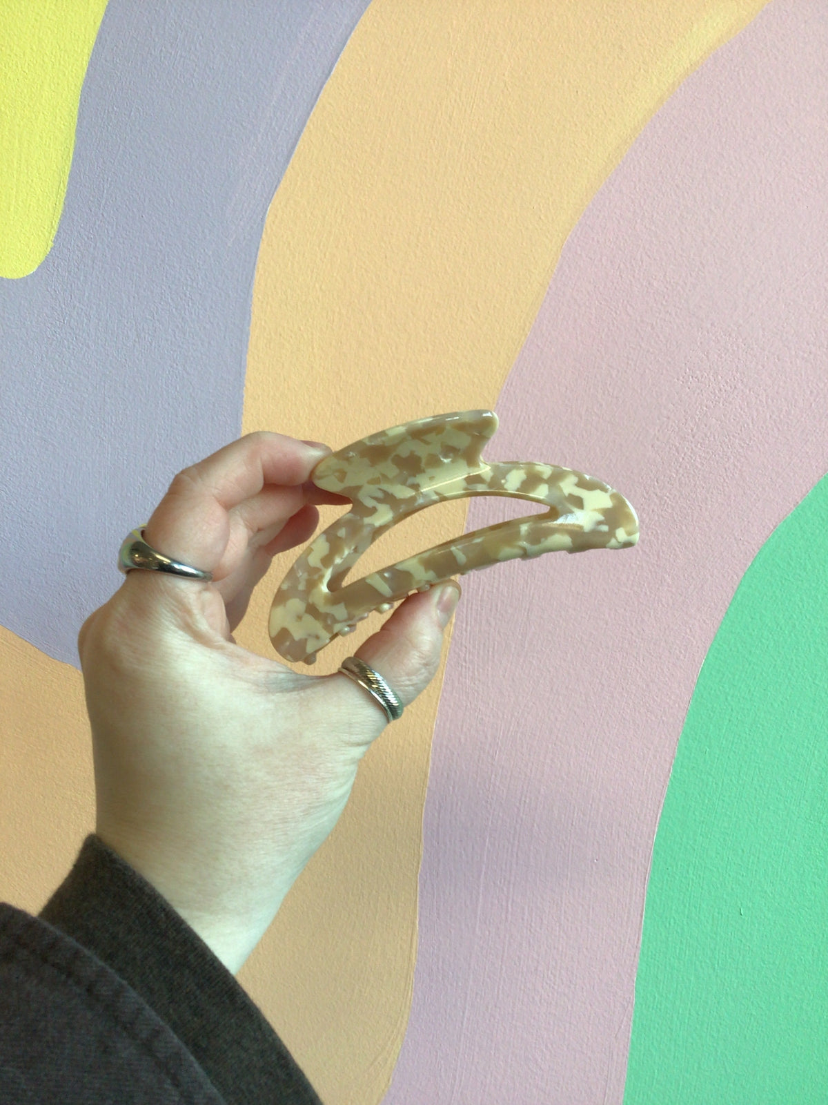 Crescent hair claw, tan and olive camo speckled with curved prongs