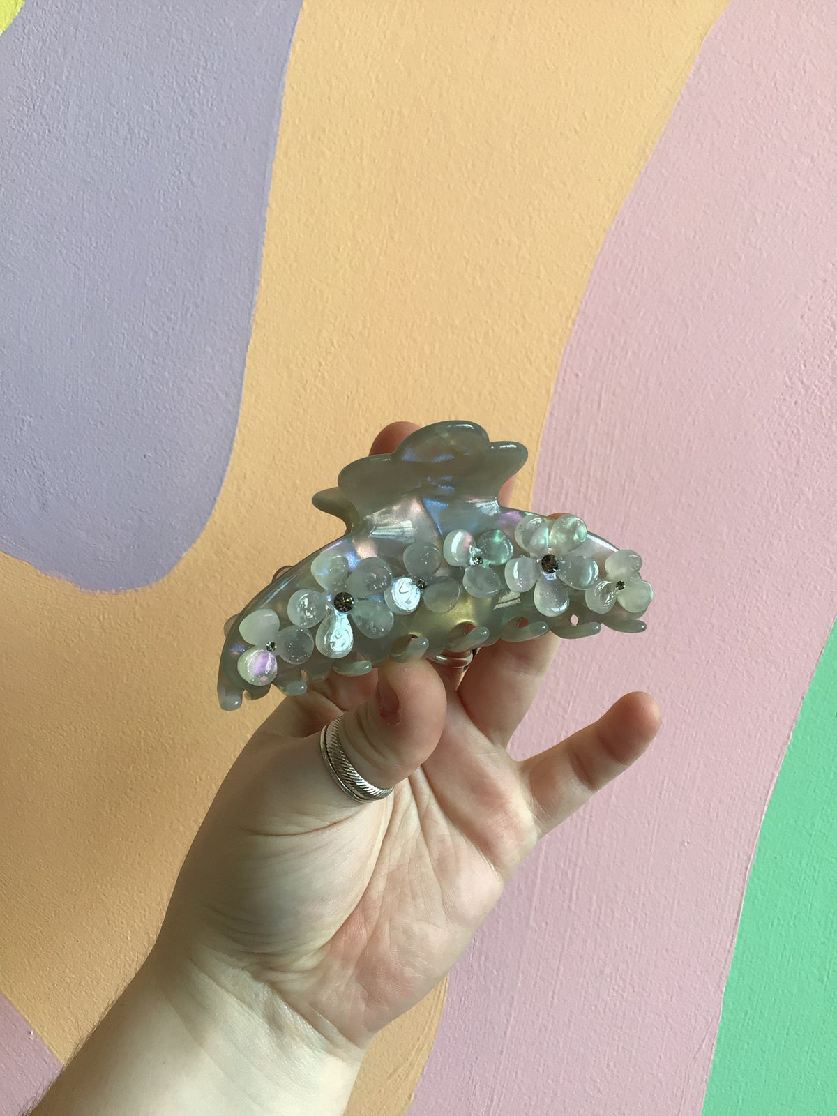 Flower hair claw clip in green with floral appliqué and sequins