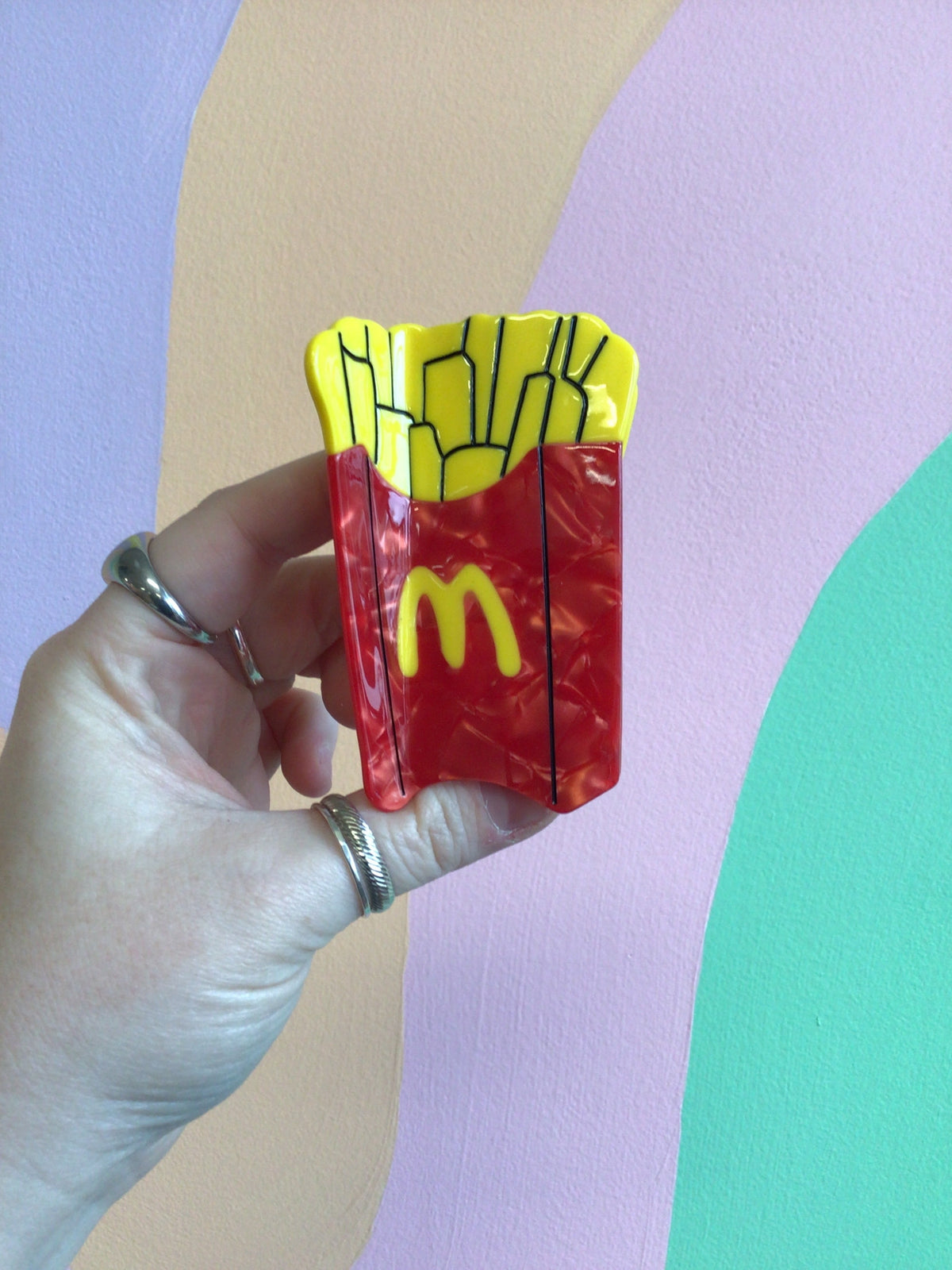 Fries container-shaped hair claw in red with yellow fries and green top