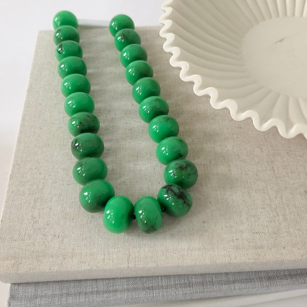 Green beaded necklace with glossy round beads