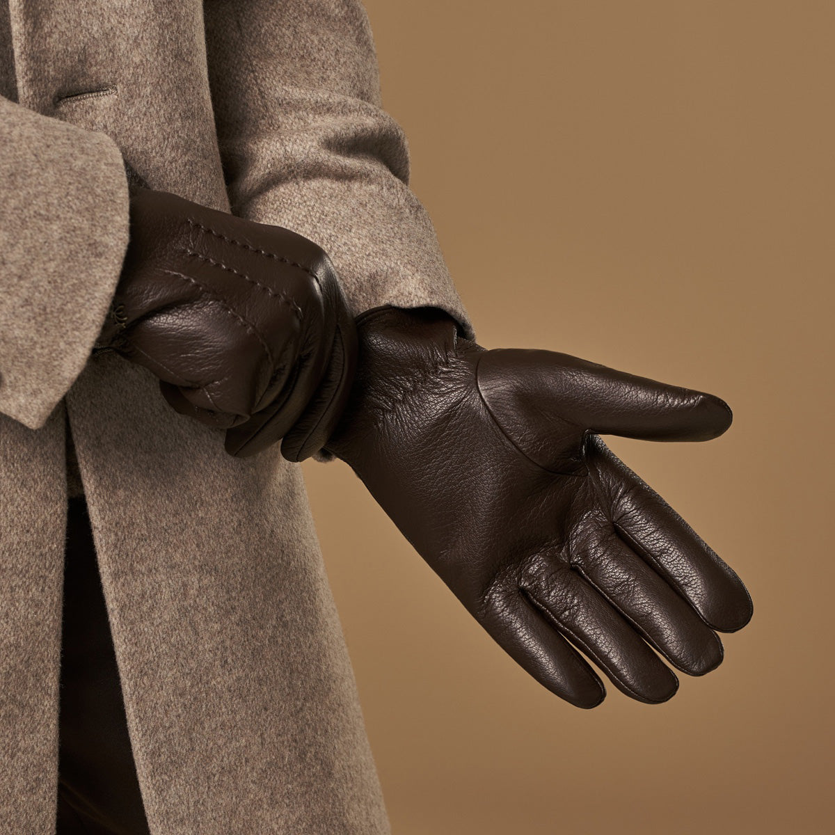 Benjamin (brown) – Thick goatskin leather gloves with warm lambswool lining & touchscreen feature