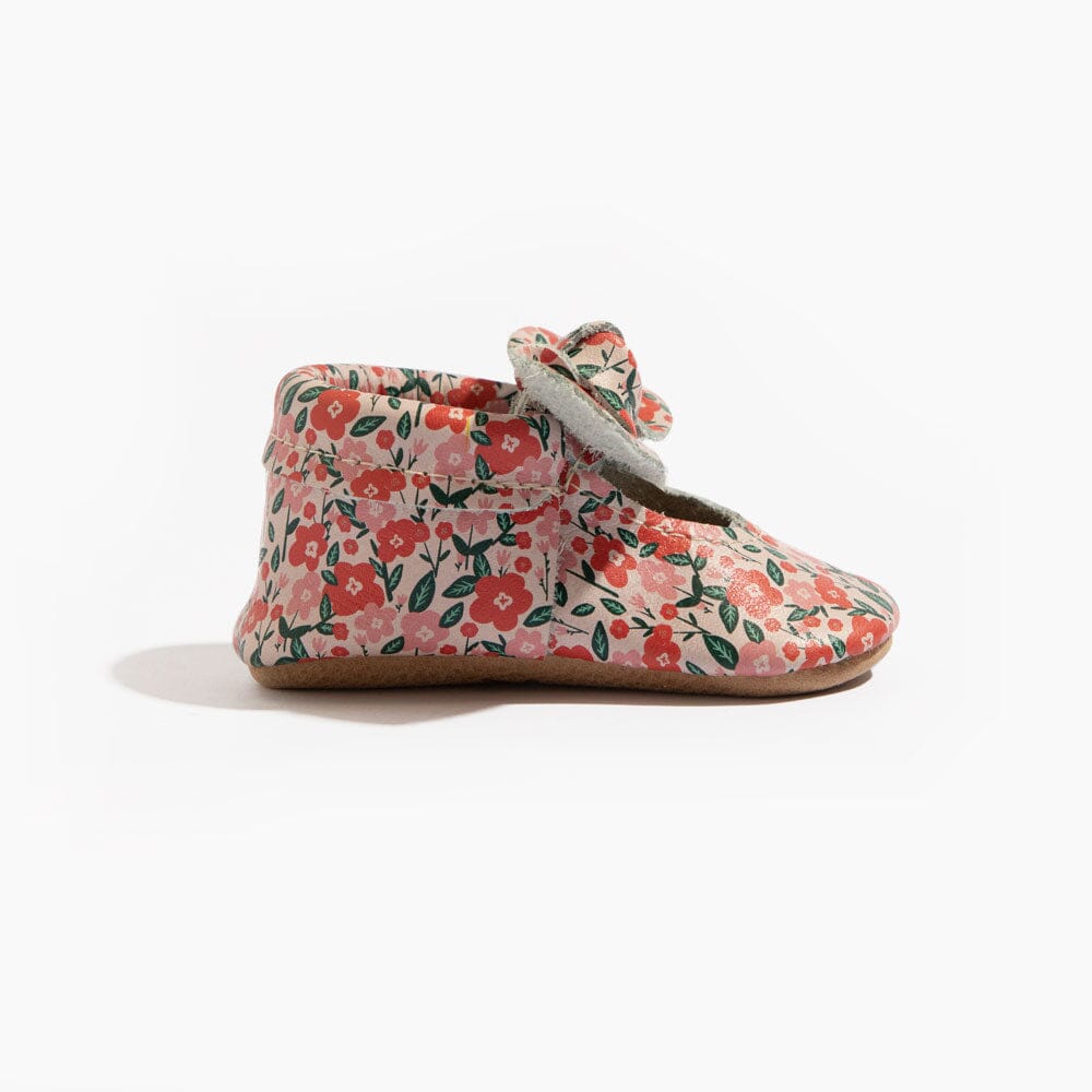 Floral baby shoe with knotted bow, side profile, padded collar