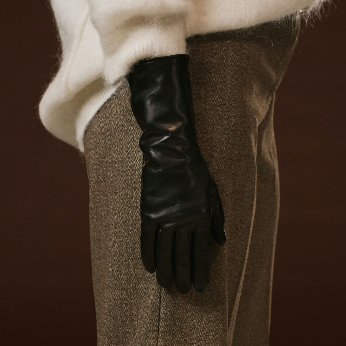 Camilla (black) - Italian long leather winter gloves with luxurious cashmere lining