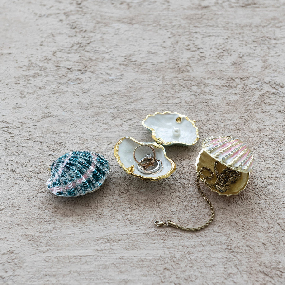 Blue sea-life shell trinket dishes with gold rims and attached keyring chain