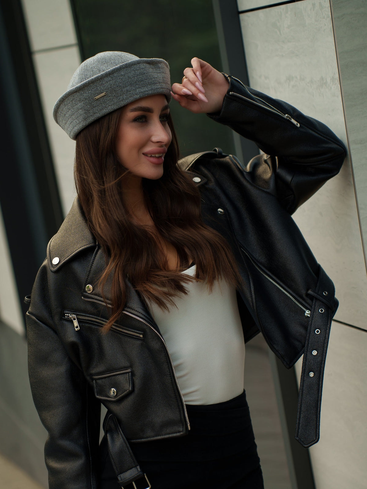 Light grey sailor hat with a rounded crown and wide band, shown worn from the side