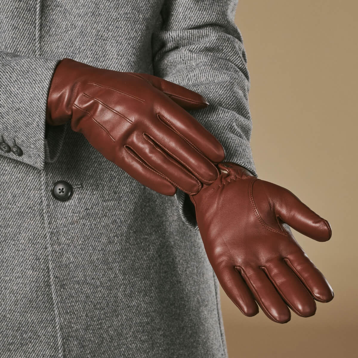 Ezra (brown) - Lambskin leather gloves with warm rabbit fur lining and touchscreen feature