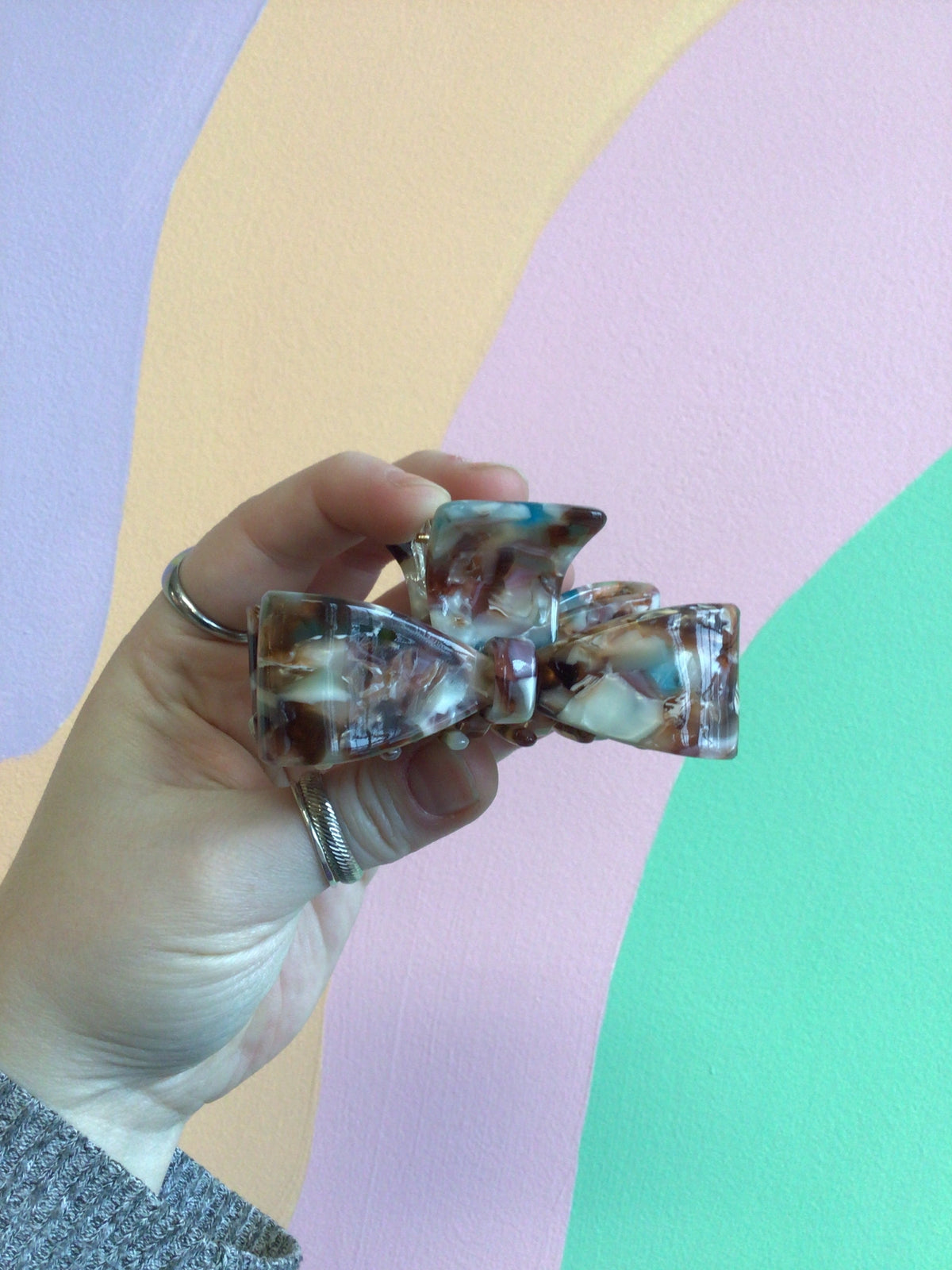 Brown-blue terrazzo bow hair claw with claw teeth and glossy bow accents