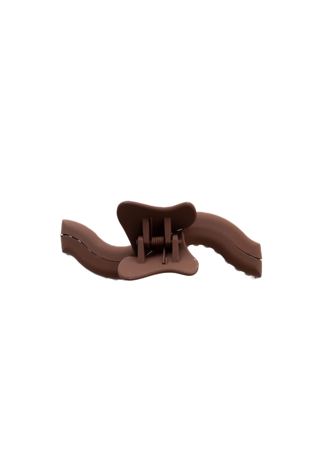 Wavy hair claw clip in dark brown with wide curved sides