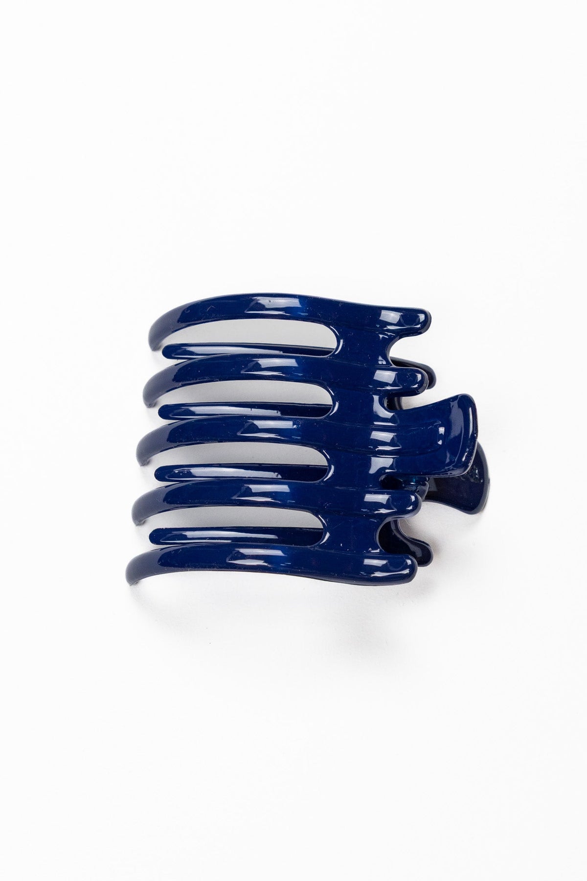 Wide lay-down claw hair clip, glossy dark navy blue with rounded claw tines.