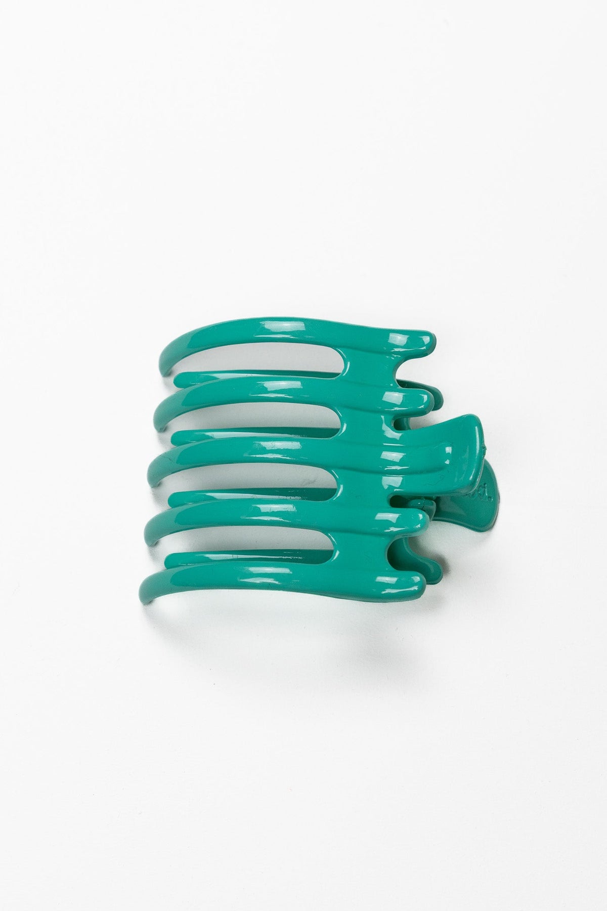 Wide lay-down claw hair clip, glossy teal green, wide grip teeth.