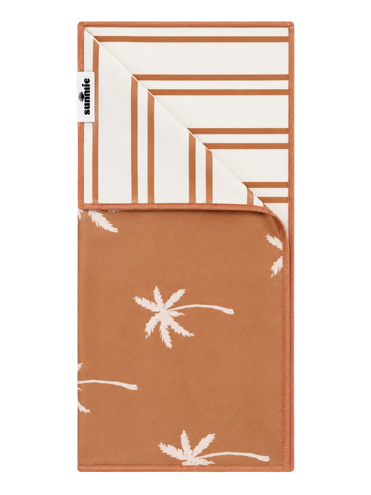Quick-dry towel with palm tree print, terracotta-brown fabric and beige border