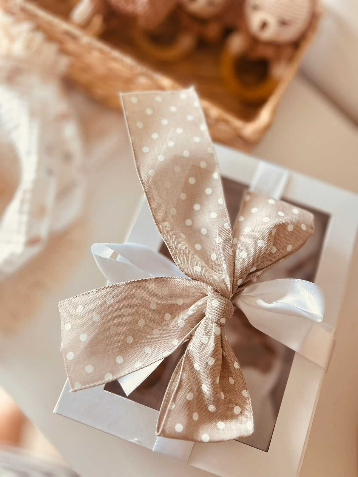 Gift set box with beige bow and brown teddy-print accents