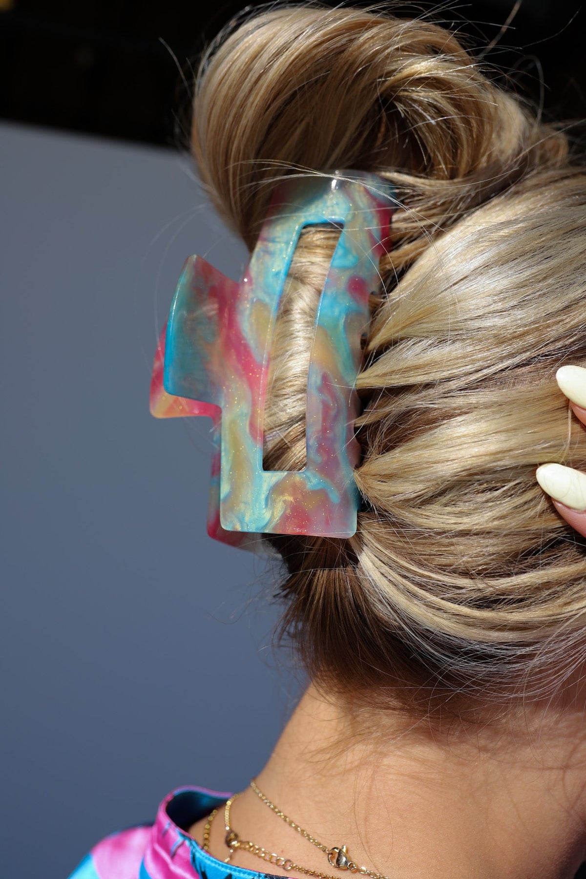 Color-changing hair claw with translucent blue, teal and pink rainbow blocks